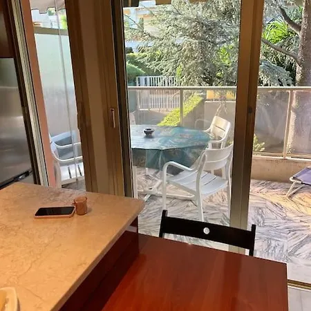 Superbe Avec Terrasse Au Cap D'antibes Апартаменты *